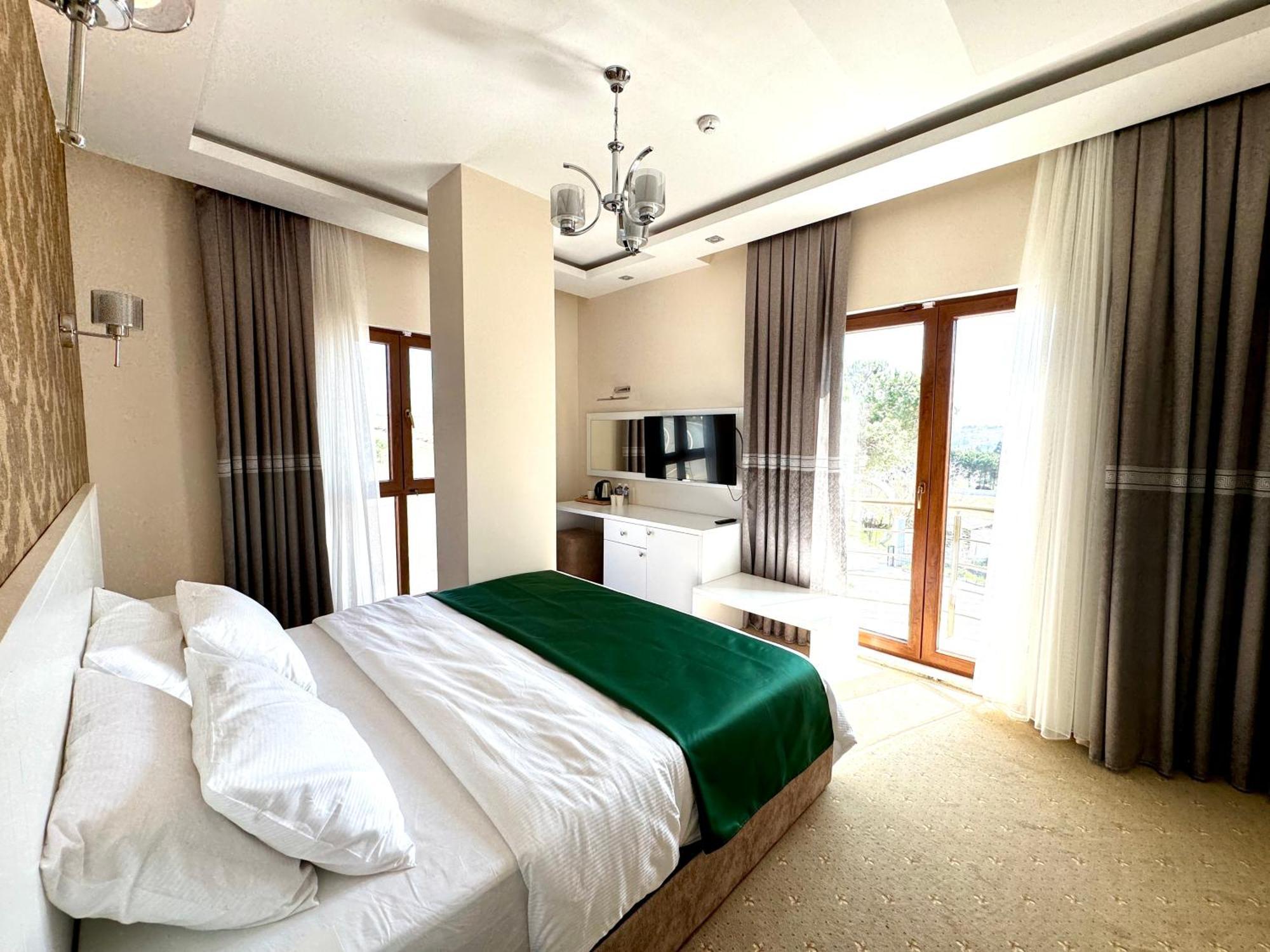 Green Roof Hotel & Spa Terkos Екстериор снимка